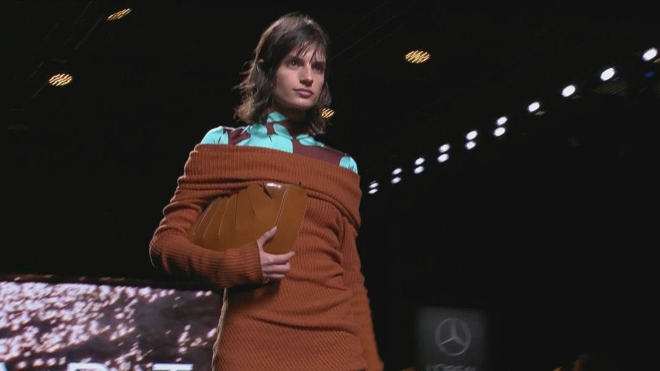 La diseñadora Teresa Helbig dedica su colección a la reina Ana Bolena en la Fashion Week