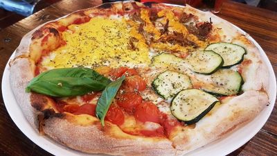 Este restaurante reúne hasta 10 sabores en solo 3 pizzas