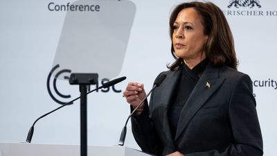 Kamala Harris denuncia "horrendos crímenes contra la humanidad" de Rusia en Ucrania
