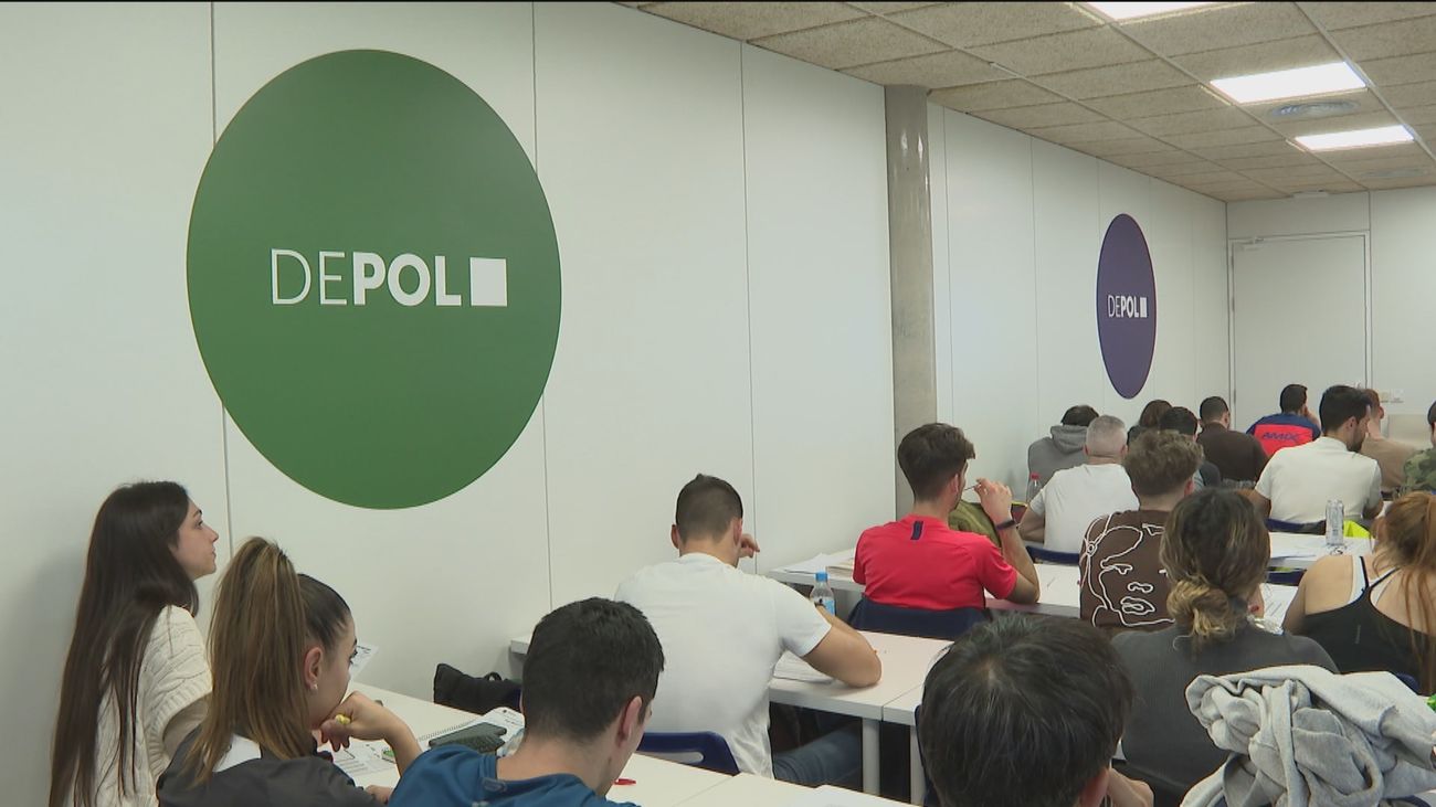 Miles de aspirantes a policía comienzan las pruebas de acceso