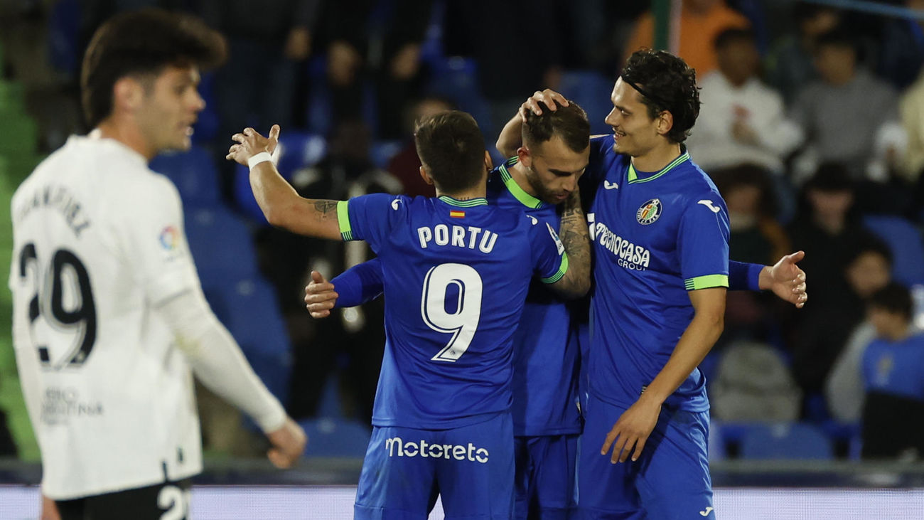Los jugadores del Getafe celebran el gol del delantero Borja Mayoral