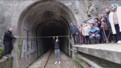 Los trenes de Cantabria y Asturias le cuestan el puesto al presidente de Renfe y la secretaria de Estado de Transportes