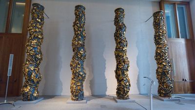 Cuatro columnas de Churriguera y 'El Mozo', primeras piezas de las Colecciones Reales