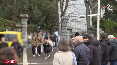 Una profesora de español muere apuñalada por un  alumno en un instituto del País Vasco francés