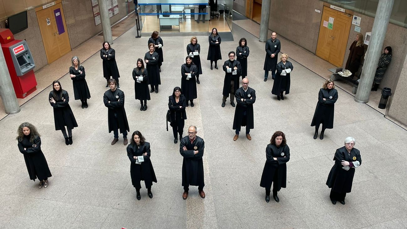 Se cumple un mes de huelga y los letrados acusan al ministerio de haberles "engañado"