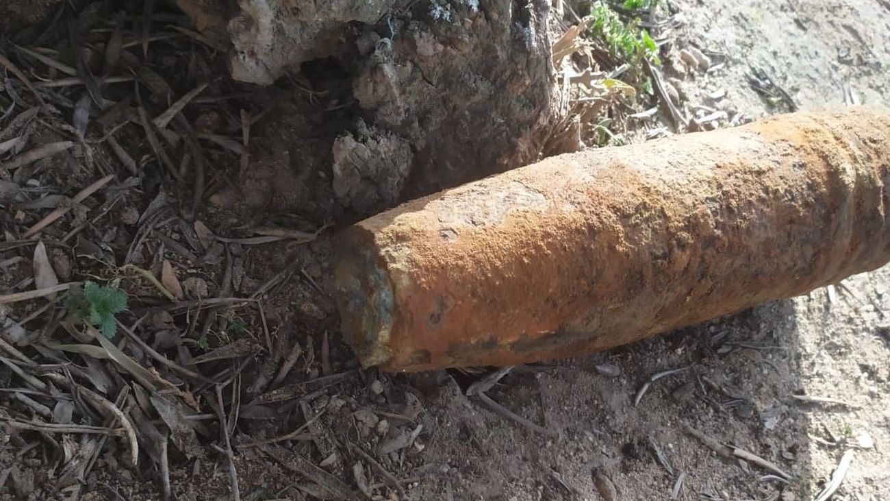 Encuentran un proyectil de la Guerra Civil en las obras de un parque de Fuenlabrada
