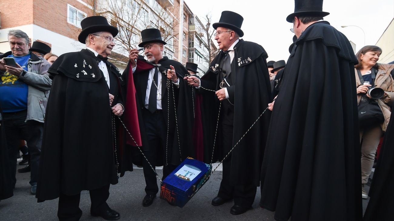 Madrileños y turistas despiden el Carnaval con el tradicional entierro de la sardina