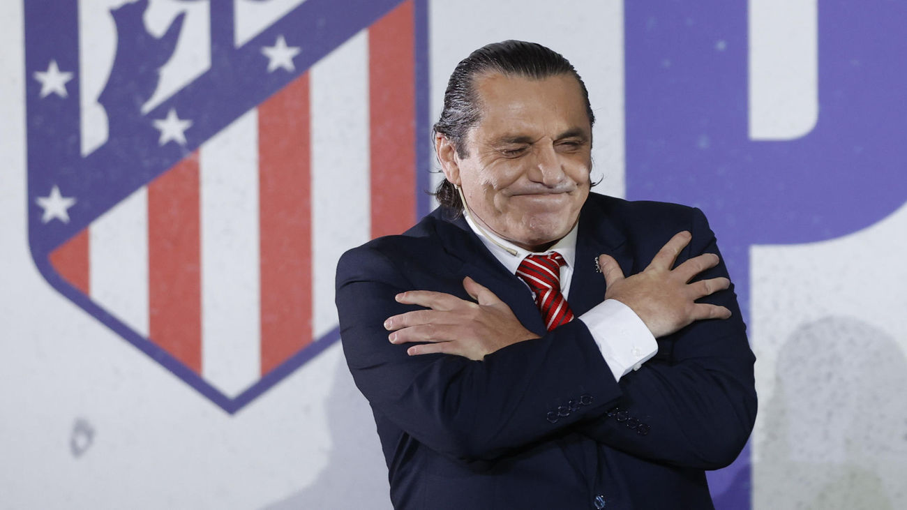 El Atlético de Madrid homenajea a su leyenda Futre en el 35 aniversario de su debut como rojiblanco