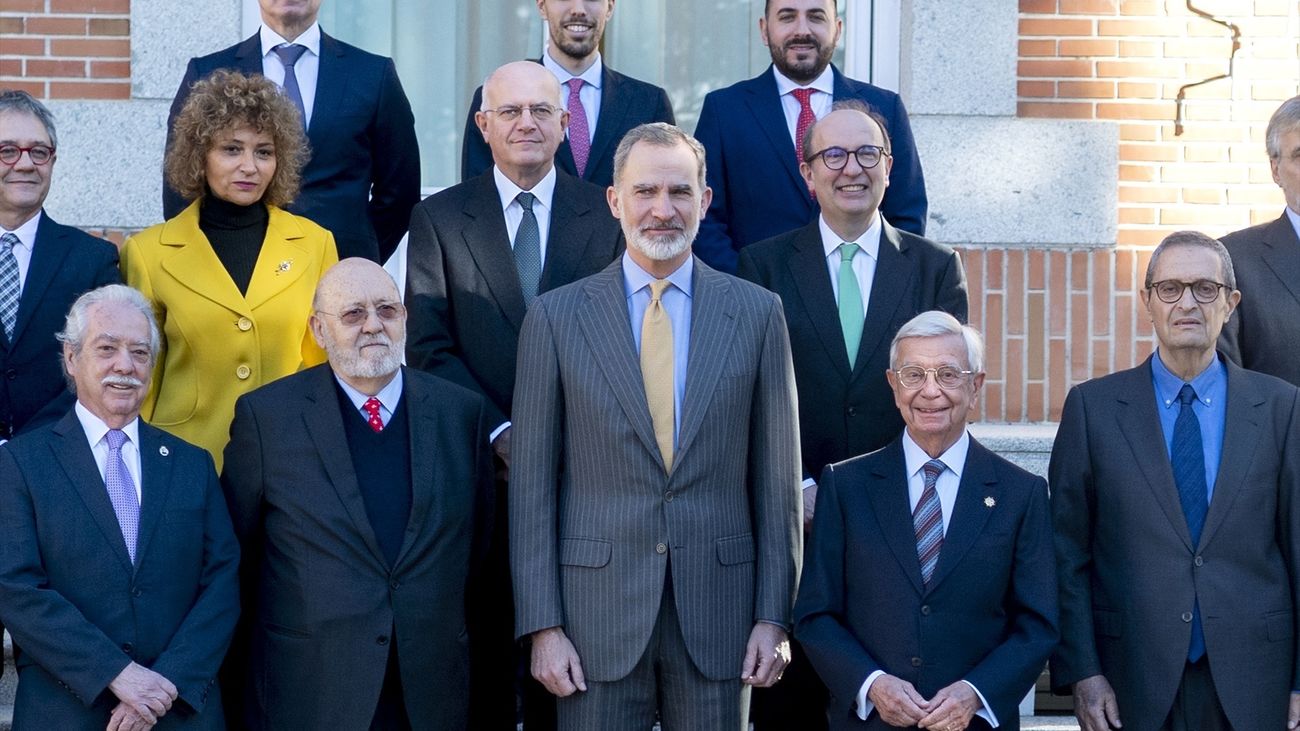 Felipe VI se reúne con Tezanos y anteriores presidentes del CIS