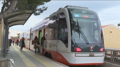 El PP pide ceses a Ximo Puig por la "chapuza" de los trenes cuyo peso excede el soportado por los puentes