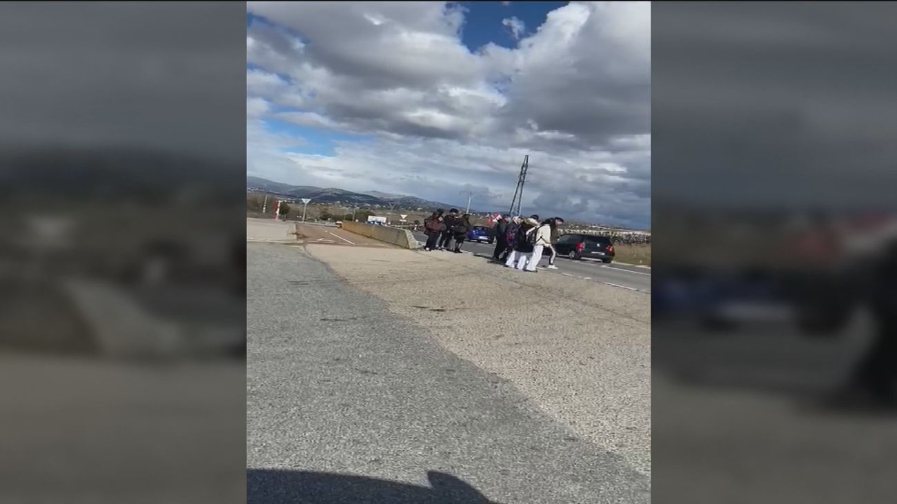 Vecinos de Soto del Real protestan por una peligrosa parada de autobús
