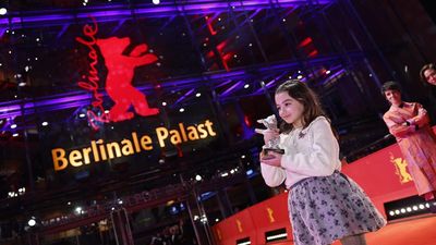 La niña Sofía Otero gana el Oso de Plata a la mejor interpretación en la Berlinale por '20.000 especies de abejas'