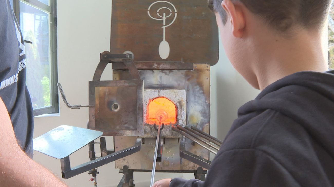 Vuelven los talleres de soplado de vidrio a Espacio Abierto en la Quinta de los Molinos