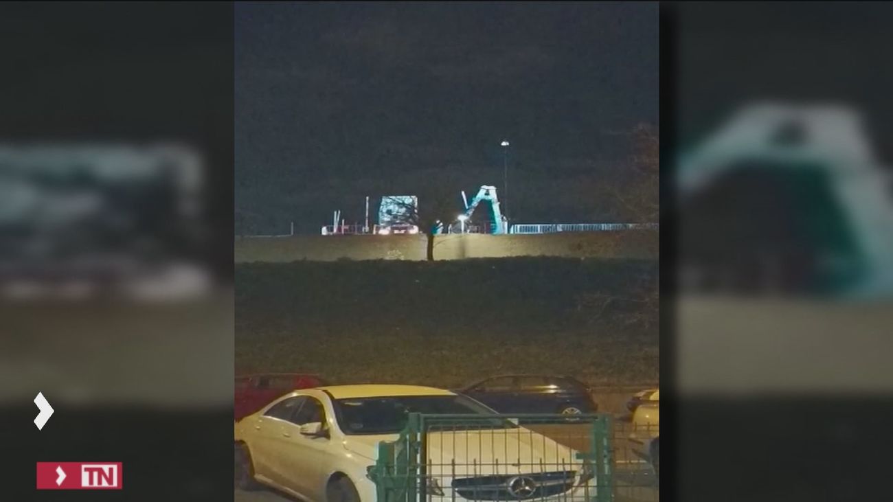 Los vecinos de La Elipa, hartos del ruido de un punto de residuos