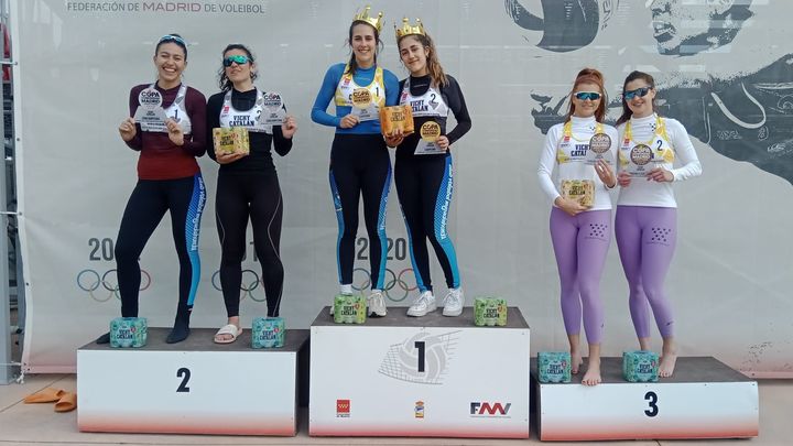 Podio femenino / FEDERACION MADRILEÑA DE VOLEIBOL