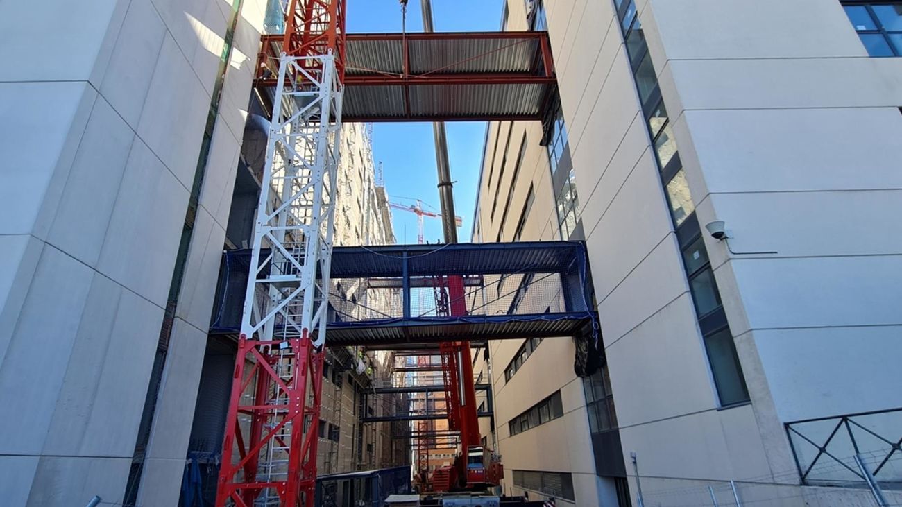 Quince metros de longitud y techo de cristal, así son las nuevas pasarelas del Hospital 12 de Octubre