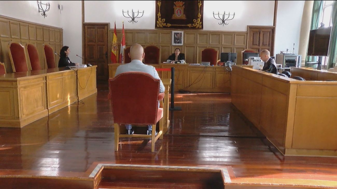 Condenan a un año de prisión al hombre que abofeteó a su esposa en TikTok