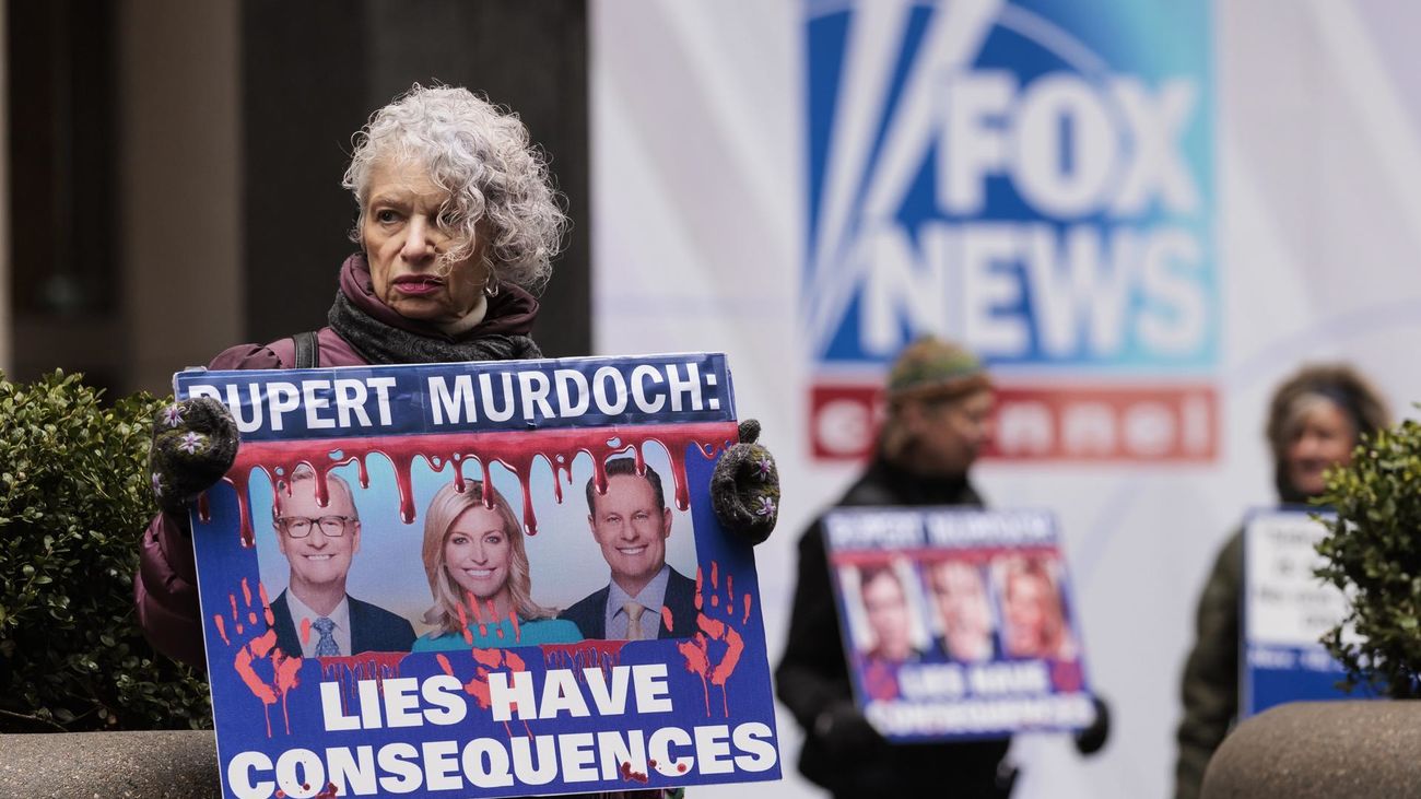 Protesta frente a la sede de Fox News en Nueva York