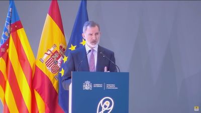 El Rey Felipe pide que la ciencia fundamente las políticas públicas y aboga por realzar el talento joven investigador