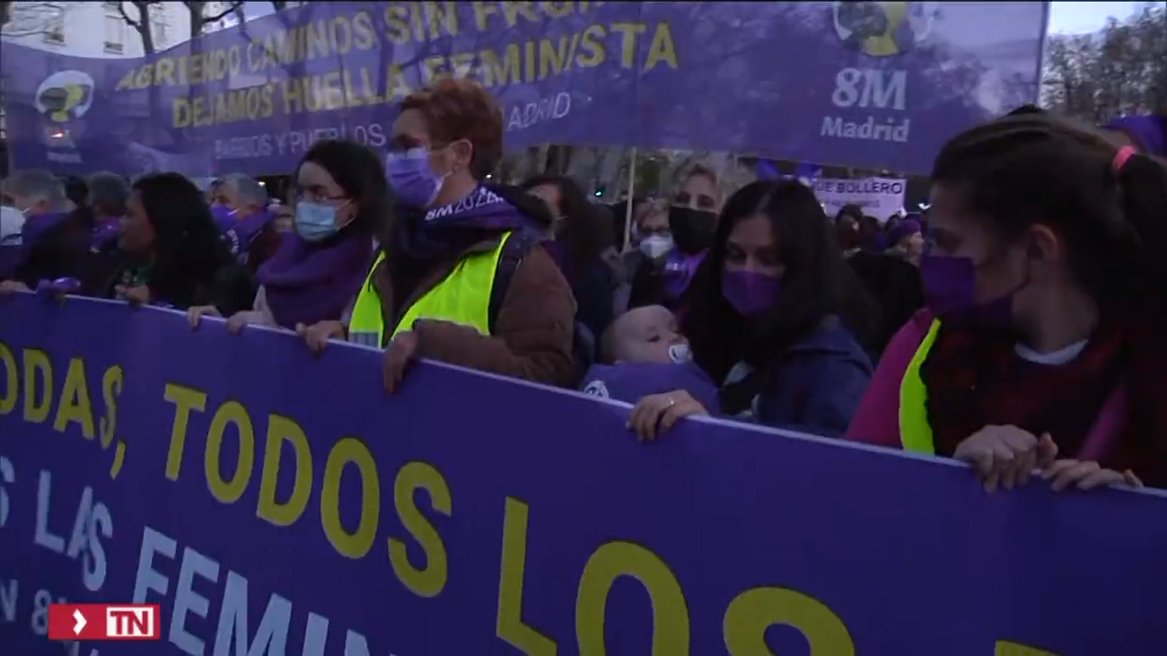 PSOE y Podemos pugnan por capitalizar el 8-M