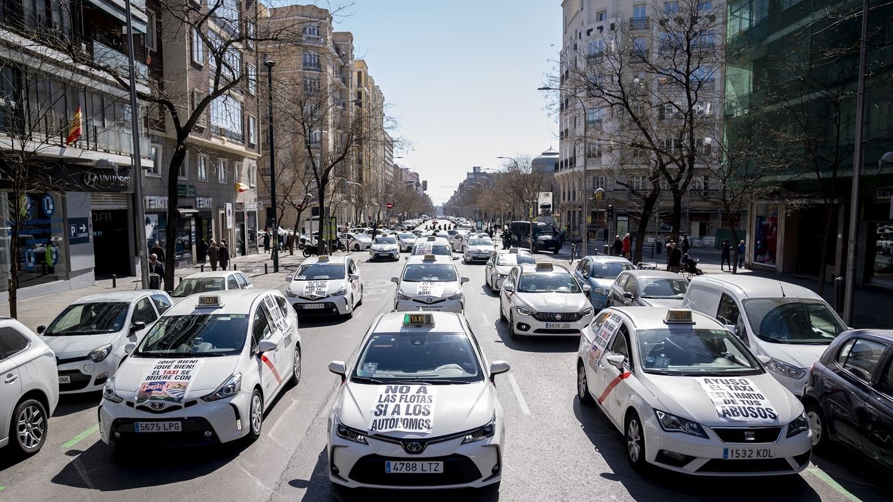 Los taxistas de Madrid se manifiestan contra el nuevo reglamento del sector