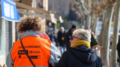 Personas en paro se convierten en auxiliares de acompañamiento para los mayores de Móstoles