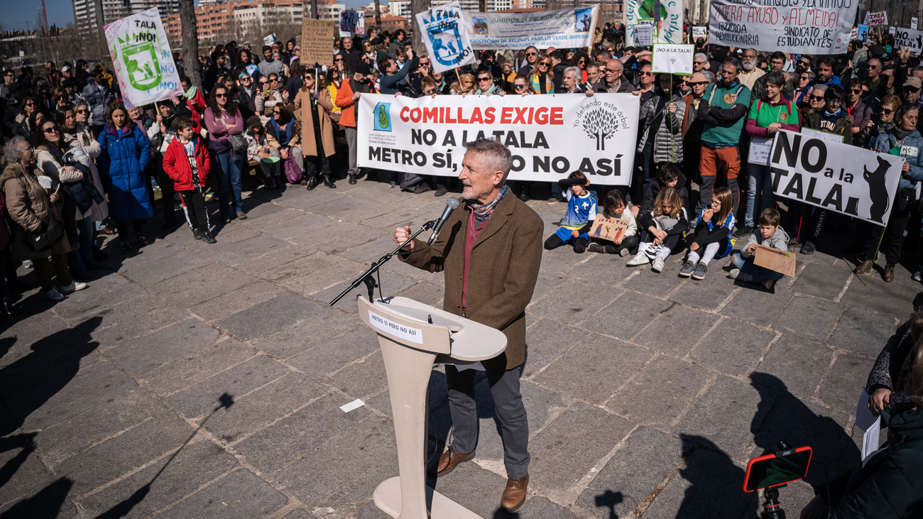 La tala de árboles entra en campaña: Nueva concentración vecinal  por las obras de ampliación de la línea 11