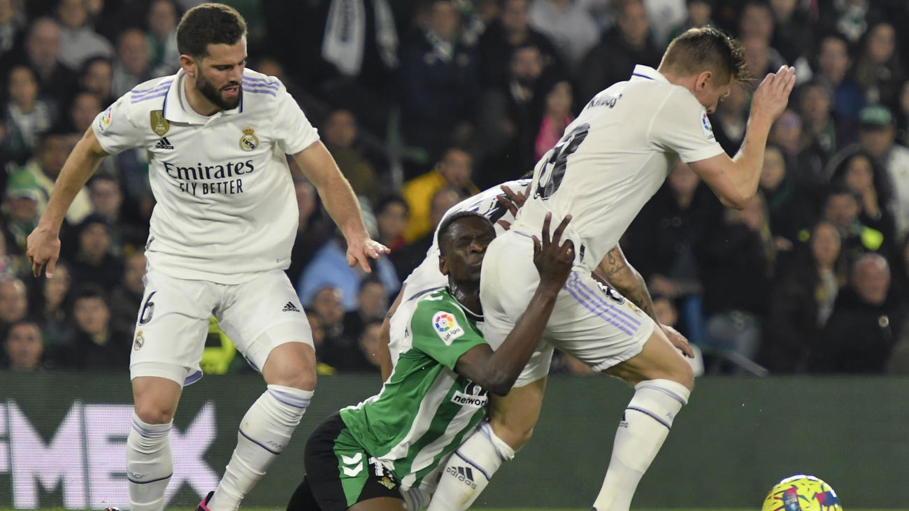 La falta de pegada ante el Betis aleja al Real Madrid del liderato tras empatar 0-0
