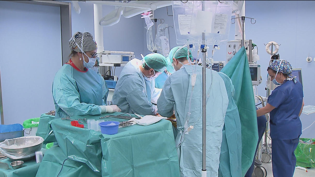 Cerca de 40 médicos de la Sanidad pública madrileña, entre los 100 mejores de España en su especialidad