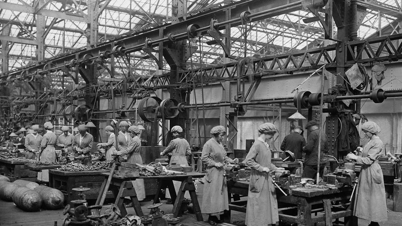 Mujeres trabajando en una fábrica