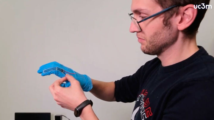 La impresora 4D es capaz de imprimir materiales que imiten el funcionamiento de tejidos naturales del ser humano / UC3M