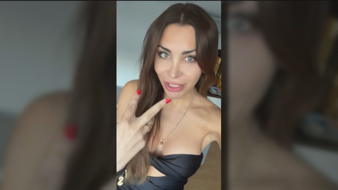 Una influencer se hace viral al recomendar su operación para cambiar el color de los ojos