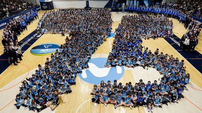 Estudiantes celebra su 75º aniversario con la tradicional fotografía de cantera