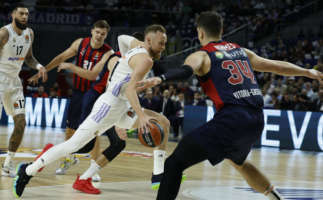 Musa ante el Baskonia / EFE