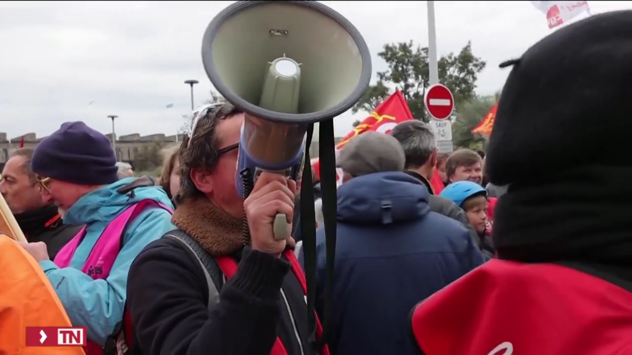 Bloqueos en las refinerías y carreteras por la reforma de pensiones en Francia