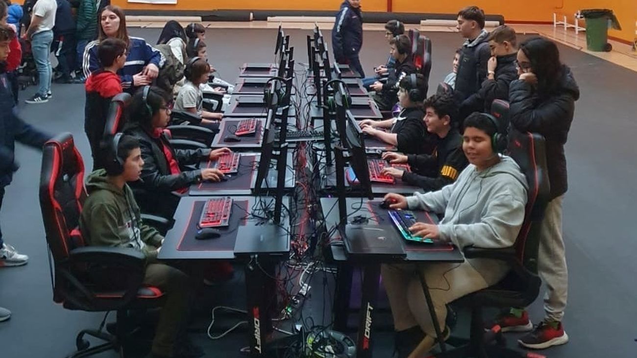 Participantes en una liga de videojuegos en Mejorada del Campo