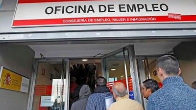 España registró en abril un paro del 12,8%, la tasa más alta de la OCDE
