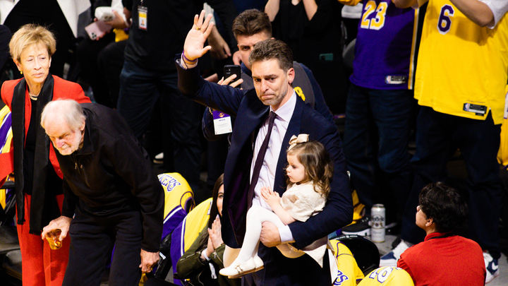 Pau Gasol en la retirada de su camiseta. / EFE