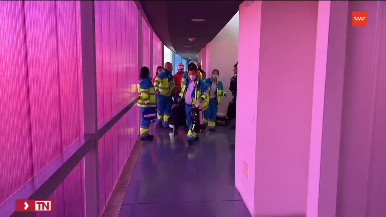 Muere el adolescente que cayó al patio de un edificio en Móstoles