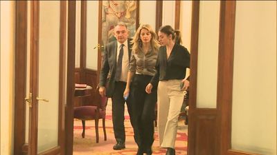 Sánchez  evita coincidir con Irene Montero tras el 'gabinete de crisis' por la reforma del 'sí es sí'