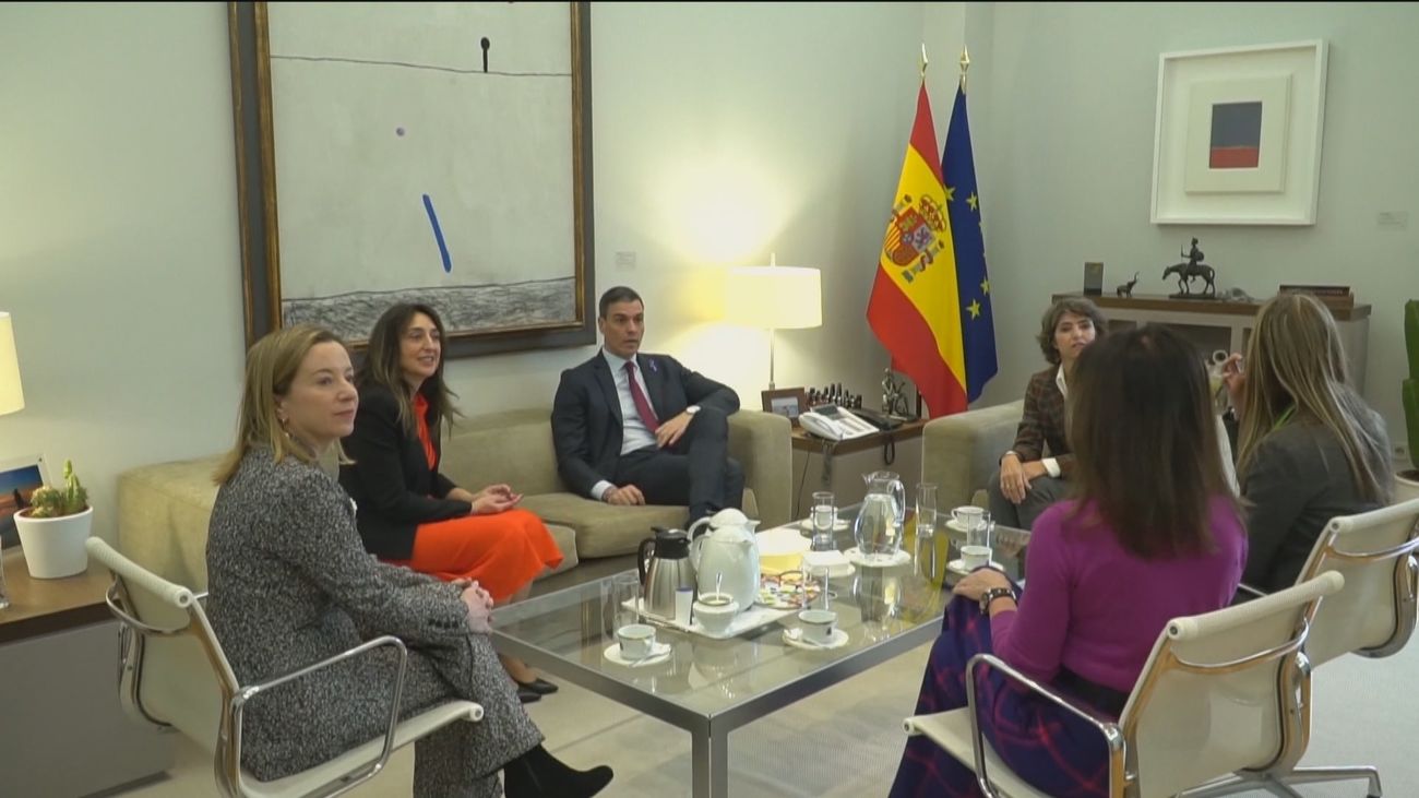 Pedro Sánchez y Begoña Gómez se reúnen en La Moncloa con mujeres directivas