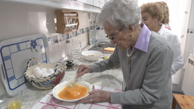 Regina, la vecina de Leganés que a sus 108 años sigue haciendo tortillas