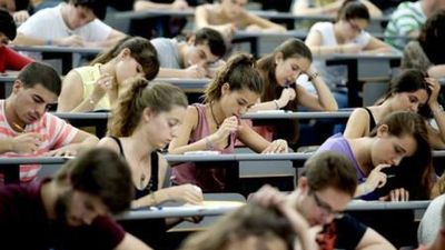 ¿Puede perjudicar a las mujeres los test que penalizan las respuesta incorrectas en las oposiciones?