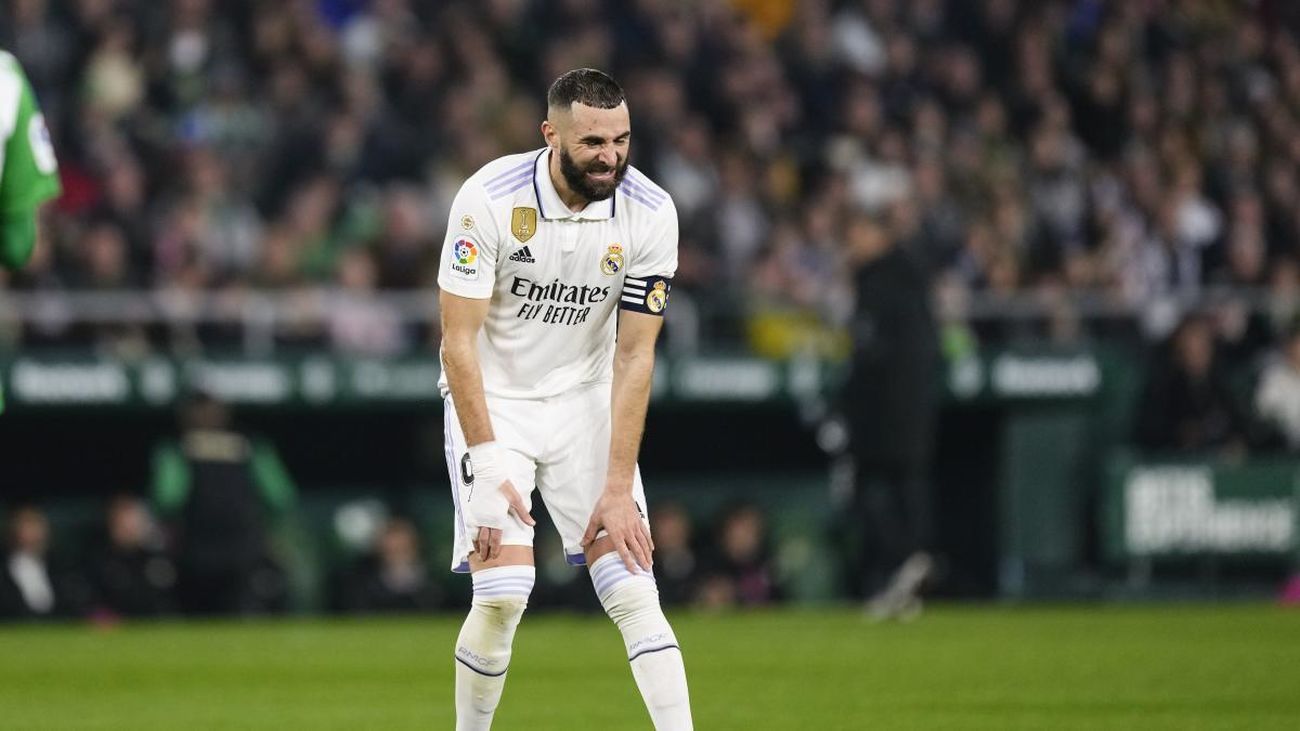 Benzema, duda frente al Espanyol con molestias en un tobillo
