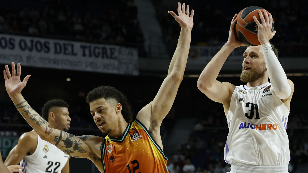 Musa ante el Valencia Basket