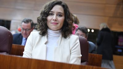 Ayuso se compromete a liderar un "pacto" contra la brecha digital y por el "pleno empleo" mediante la digitalización