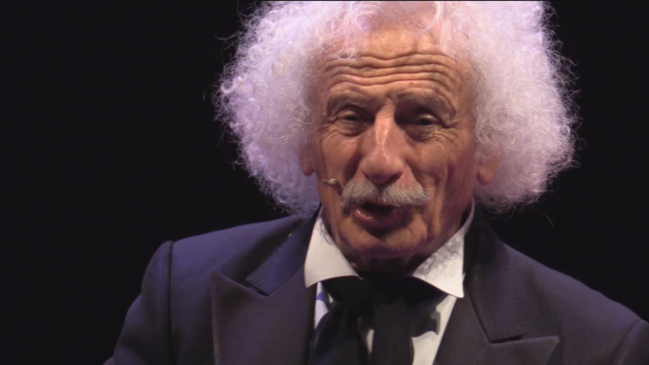 'El Brujo' con su 'monstruo fiero' se enfrenta al 'ilustre senado' en el Teatro de la Comedia