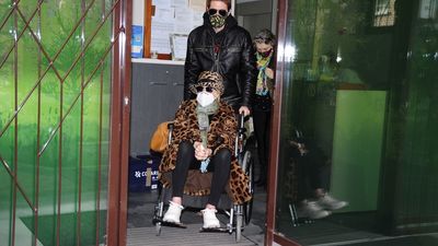 El hijo de Concha Velasco delega en una portavoz para informar sobre la salud de su madre