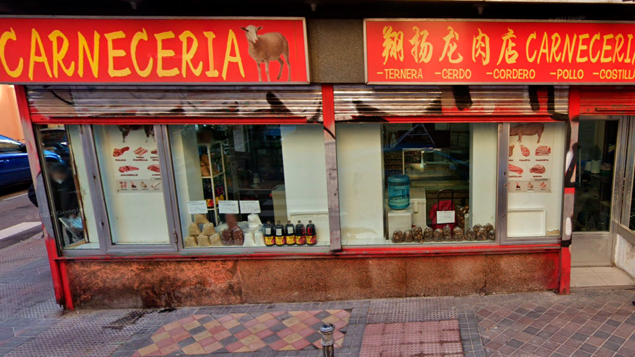 Media tonelada de carne podrida en un local de Usera