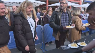 Fuenlabrada celebra su 'Día de la Tortilla' repartiendo más de 1.000 raciones a los vecinos